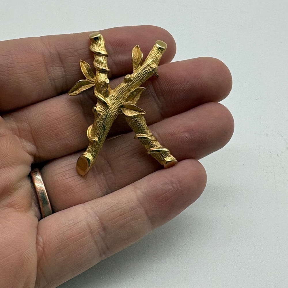 Sarah Coventry Vintage Gold Tone Branch Leaf Broochโ Pin Textured Nature Design
